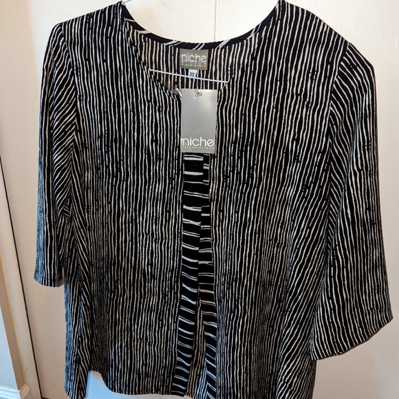 Niche women's top - Picture 1 of 3